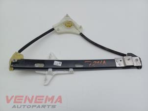 Gebruikte Ruitmechaniek 4Deurs links-achter Volkswagen T-Roc I 2.0 TSI 16V 4Motion Prijs € 29,99 Margeregeling aangeboden door Venema Autoparts