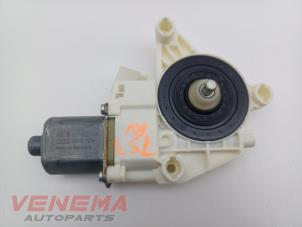 Gebruikte Motor electrisch raam Mercedes A (W176) 1.5 A-180 CDI, A-180d 16V Prijs € 9,99 Margeregeling aangeboden door Venema Autoparts