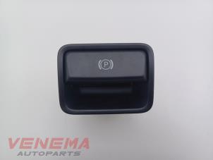 Gebruikte Handrem schakelaar Mercedes A (W176) 1.5 A-180 CDI, A-180d 16V Prijs € 9,99 Margeregeling aangeboden door Venema Autoparts