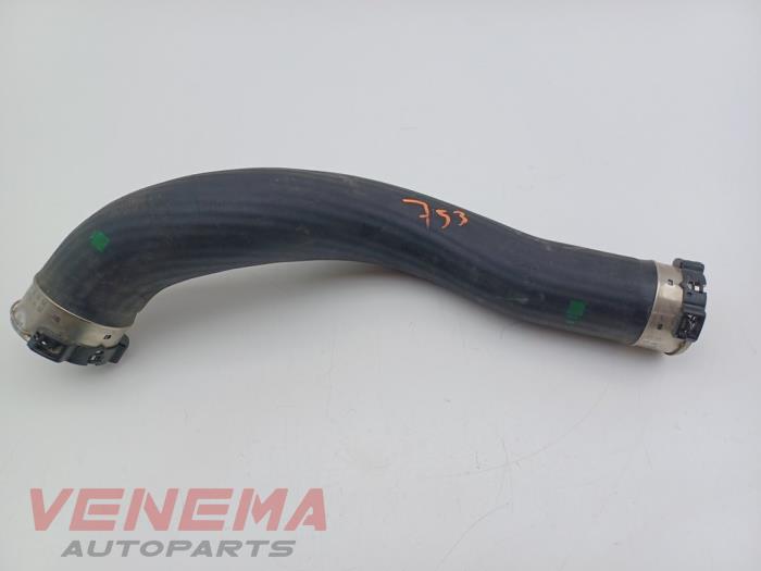 Gebruikte Intercooler Slang Mercedes A (W176) 1.5 A-180 CDI, A-180d 16V Prijs € 24,99 Margeregeling aangeboden door Venema Autoparts