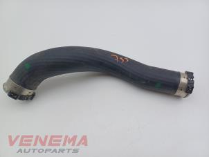 Gebruikte Intercooler Slang Mercedes A (W176) 1.5 A-180 CDI, A-180d 16V Prijs € 24,99 Margeregeling aangeboden door Venema Autoparts