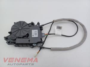 Gebruikte Sluithulpmotor achterklep BMW X3 (G01) xDrive 20i 2.0 TwinPower Turbo 16V Van Prijs € 49,99 Margeregeling aangeboden door Venema Autoparts