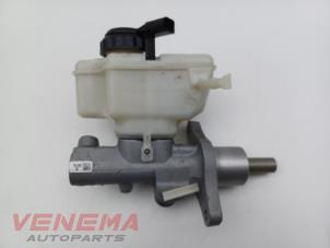 Gebruikte Hoofdremcilinder Volkswagen Golf VI Cabrio (1K) 1.4 TSI 122 16V Prijs € 9,99 Margeregeling aangeboden door Venema Autoparts