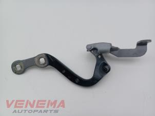 Gebruikte Achterklep Scharnier BMW X3 (G01) xDrive 20i 2.0 TwinPower Turbo 16V Van Prijs € 34,99 Margeregeling aangeboden door Venema Autoparts