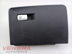 Gebruikte Handschoenenkastje BMW X3 (G01) xDrive 20i 2.0 TwinPower Turbo 16V Van Prijs € 99,99 Margeregeling aangeboden door Venema Autoparts