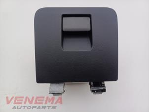 Gebruikte Opbergvak BMW X3 (G01) xDrive 20i 2.0 TwinPower Turbo 16V Van Prijs € 44,99 Margeregeling aangeboden door Venema Autoparts