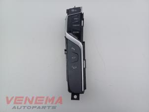 Gebruikte PDC Schakelaar BMW X3 (G01) xDrive 20i 2.0 TwinPower Turbo 16V Van Prijs € 74,99 Margeregeling aangeboden door Venema Autoparts