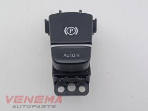 Gebruikte Schakelaar handrem BMW X3 (G01) xDrive 20i 2.0 TwinPower Turbo 16V Van Prijs € 29,99 Margeregeling aangeboden door Venema Autoparts