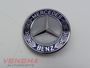 Gebruikte Embleem Mercedes GLC (X253) 2.0 260 16V 4-Matic Prijs € 19,99 Margeregeling aangeboden door Venema Autoparts