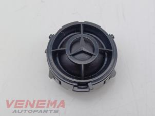 Gebruikte Tweeter Mercedes GLC (X253) 2.0 260 16V 4-Matic Prijs € 24,99 Margeregeling aangeboden door Venema Autoparts