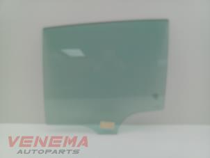 Gebruikte Deurruit 4Deurs links-achter Mercedes GLC (X253) 2.0 260 16V 4-Matic Prijs € 49,99 Margeregeling aangeboden door Venema Autoparts