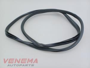 Gebruikte Deurrubber 4Deurs rechts-voor Mercedes GLC (X253) 2.0 260 16V 4-Matic Prijs € 19,99 Margeregeling aangeboden door Venema Autoparts