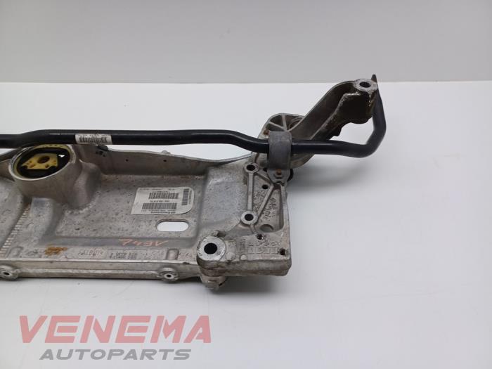 Subframe van een Volkswagen Golf VI Cabrio (1K) 1.4 TSI 122 16V 2013