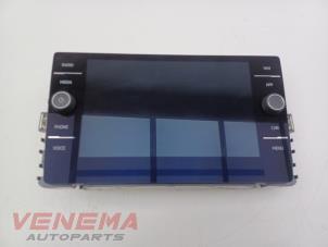 Gebruikte Display Multi Media regelunit Volkswagen T-Roc I 1.0 TSI 12V Prijs € 194,99 Margeregeling aangeboden door Venema Autoparts