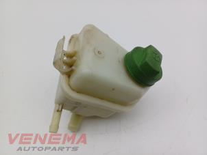 Gebruikte Servo Oliereservoir Volkswagen Transporter T6 2.0 TDI 150 4Motion Prijs € 9,99 Margeregeling aangeboden door Venema Autoparts