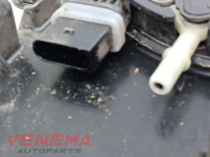 Adblue tank van een Volkswagen Transporter T6 2.0 TDI 150 4Motion 2020