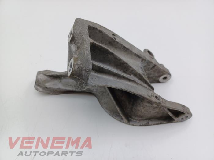 Gebruikte Motorsteun Volkswagen Transporter T6 2.0 TDI 150 4Motion Prijs € 24,99 Margeregeling aangeboden door Venema Autoparts