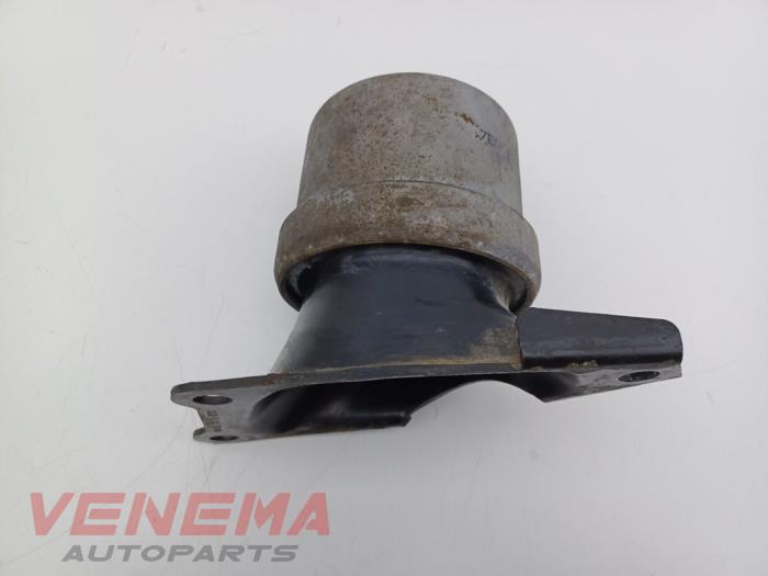 Gebruikte Motorsteun Volkswagen Transporter T6 2.0 TDI 150 4Motion Prijs € 14,99 Margeregeling aangeboden door Venema Autoparts