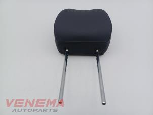 Gebruikte Hoofdsteun Kia Stonic (YB) 1.0i T-GDi 12V Prijs € 39,99 Margeregeling aangeboden door Venema Autoparts