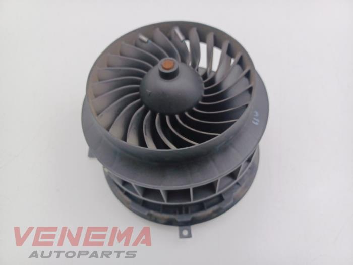 Kachel Ventilatiemotor van een Mercedes-Benz GLC (X253) 2.0 260 16V 4-Matic 2016