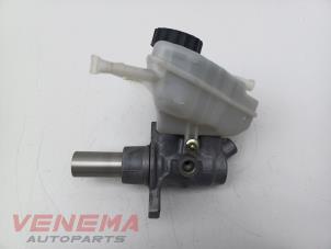 Gebruikte Hoofdremcilinder Mercedes GLC (X253) 2.0 260 16V 4-Matic Prijs € 24,99 Margeregeling aangeboden door Venema Autoparts