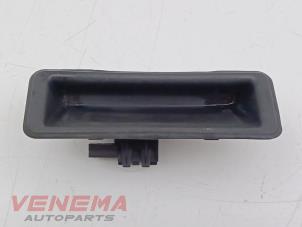 Gebruikte Achterklep Handgreep BMW 3 serie Touring (E91) 320i 16V Prijs € 14,99 Margeregeling aangeboden door Venema Autoparts