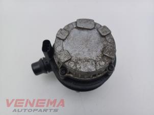 Gebruikte Waterpomp Mercedes GLC (X253) 2.0 260 16V 4-Matic Prijs € 29,99 Margeregeling aangeboden door Venema Autoparts