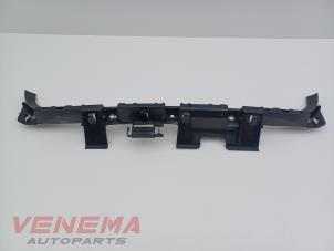 Gebruikte Bumpersteun midden-achter BMW 3 serie Touring (E91) 320i 16V Prijs € 19,99 Margeregeling aangeboden door Venema Autoparts