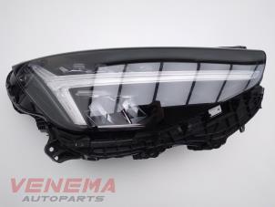 Gebruikte Koplamp rechts Volvo C40 Recharge (XK) Recharge Prijs € 749,99 Margeregeling aangeboden door Venema Autoparts