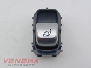 Gebruikte Schakelaar Mercedes E Estate (S213) E-220d 2.0 Turbo 16V Prijs € 14,99 Margeregeling aangeboden door Venema Autoparts