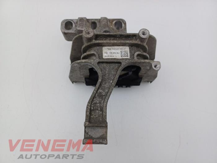 Gebruikte Motorsteun Seat Leon ST (5FF) 2.0 TDI FR 16V Prijs € 19,99 Margeregeling aangeboden door Venema Autoparts