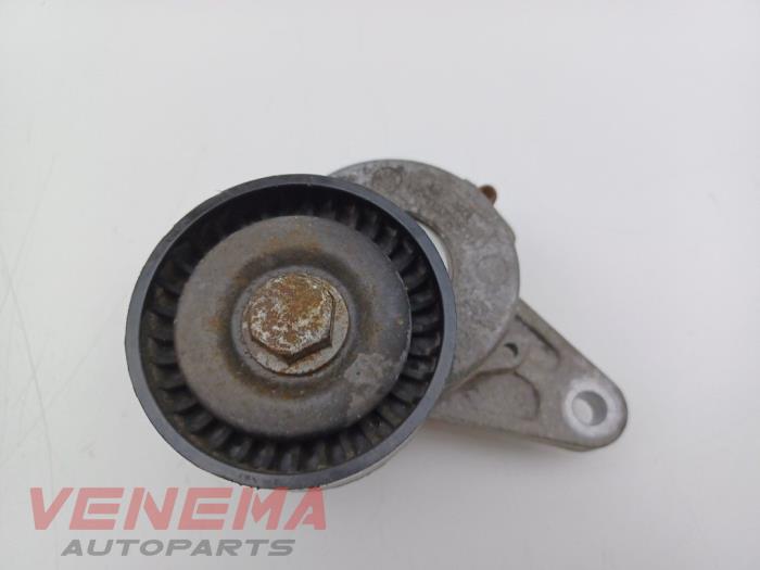 Gebruikte Spanrol Multiriem Seat Leon ST (5FF) 2.0 TDI FR 16V Prijs € 19,99 Margeregeling aangeboden door Venema Autoparts