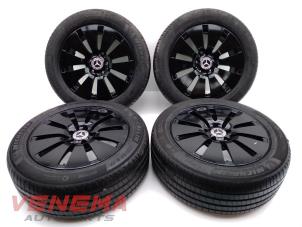 Gebruikte Velgen set + banden Mercedes E Estate (S213) E-220d 2.0 Turbo 16V Prijs € 849,99 Margeregeling aangeboden door Venema Autoparts