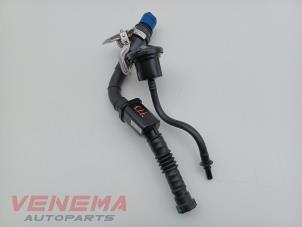 Gebruikte Vulpijp ad-blue tank Mercedes E Estate (S213) E-220d 2.0 Turbo 16V Prijs € 39,99 Margeregeling aangeboden door Venema Autoparts