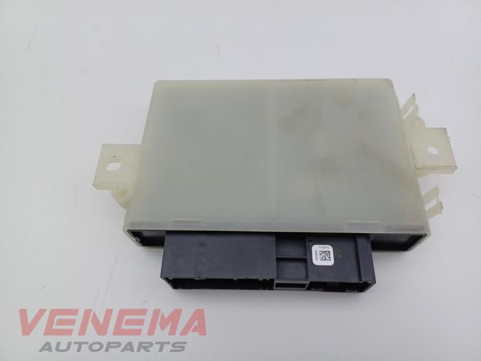 Adblue Computer van een Mercedes-Benz E Estate (S213) E-220d 2.0 Turbo 16V 2018