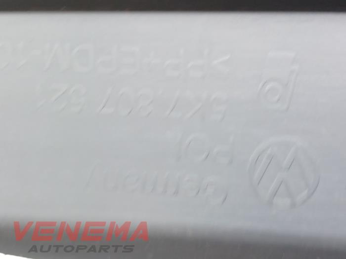Diffuser achterbumper van een Volkswagen Golf VI Cabrio (1K) 1.4 TSI 122 16V 2013