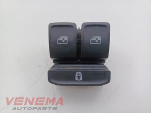 Gebruikte Schakelaar Elektrisch Raam Volkswagen Caddy Combi V (SBB/SBJ) 2.0 TDI BlueMotionTechnology Prijs € 19,99 Margeregeling aangeboden door Venema Autoparts