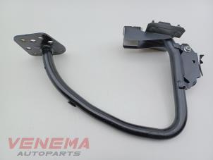 Gebruikte Scharnier Achterklep Maserati Quattroporte VI 3.0 Diesel Prijs € 69,99 Margeregeling aangeboden door Venema Autoparts