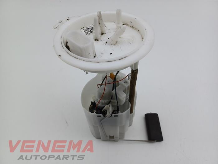 Gebruikte Tank element Pomp Volkswagen Up! (121) 1.0 12V 75 Prijs € 14,99 Margeregeling aangeboden door Venema Autoparts