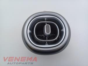 Gebruikte Luchtrooster Dashboard Mercedes C (W206) C-200 1.5 EQ Boost 4-Matic Prijs € 30,24 Inclusief btw aangeboden door Venema Autoparts