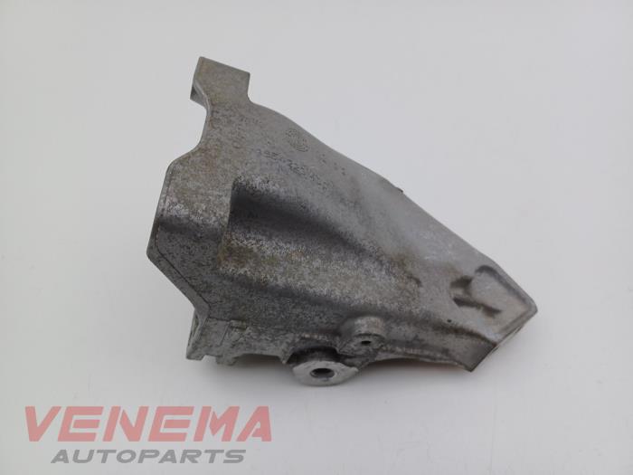 Gebruikte Motorrubber Mercedes C (W206) C-200 1.5 EQ Boost 4-Matic Prijs € 120,99 Inclusief btw aangeboden door Venema Autoparts