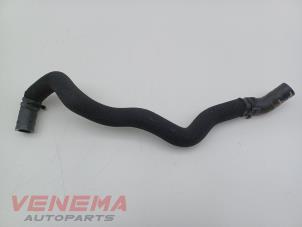 Gebruikte Koelwaterslang Audi A3 Sportback (8YA) 2.0 35 TDI 16V Prijs € 14,99 Margeregeling aangeboden door Venema Autoparts