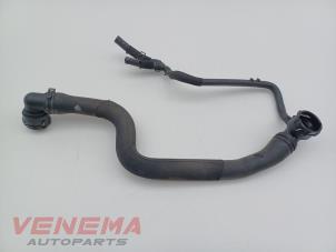Gebruikte Koelwaterslang Audi A3 Sportback (8YA) 2.0 35 TDI 16V Prijs € 19,99 Margeregeling aangeboden door Venema Autoparts