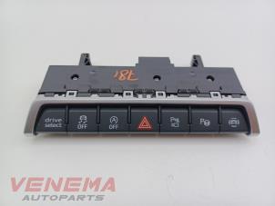 Gebruikte Paniekverlichtings Schakelaar Audi A3 Sportback (8YA) 2.0 35 TDI 16V Prijs € 49,99 Margeregeling aangeboden door Venema Autoparts