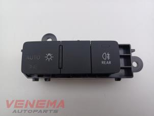 Gebruikte Licht Schakelaar Audi A3 Sportback (8YA) 2.0 35 TDI 16V Prijs € 39,99 Margeregeling aangeboden door Venema Autoparts