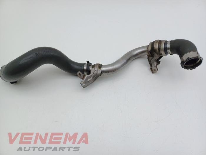 Gebruikte Intercooler Buis Opel Vivaro 1.6 CDTI BiTurbo 120 Prijs € 74,99 Margeregeling aangeboden door Venema Autoparts