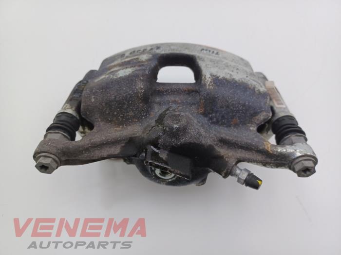 Remklauw (Tang) rechts-voor van een Audi A3 Sportback (8YA) 2.0 35 TDI 16V 2025