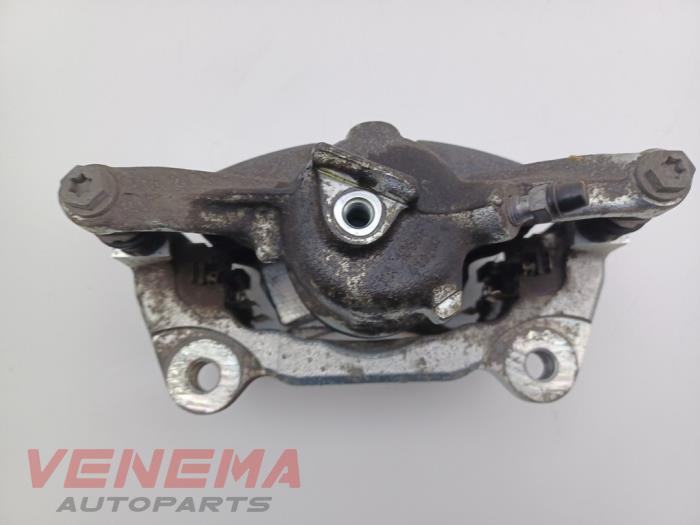 Remklauw (Tang) rechts-voor van een Audi A3 Sportback (8YA) 2.0 35 TDI 16V 2025