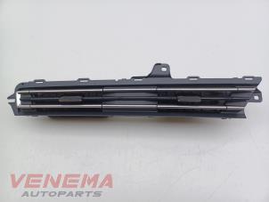 Gebruikte Luchtrooster Dashboard Audi A3 Sportback (8YA) 2.0 35 TDI 16V Prijs € 44,99 Margeregeling aangeboden door Venema Autoparts