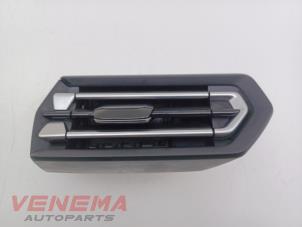 Gebruikte Luchtrooster Dashboard Audi A3 Sportback (8YA) 2.0 35 TDI 16V Prijs € 29,99 Margeregeling aangeboden door Venema Autoparts